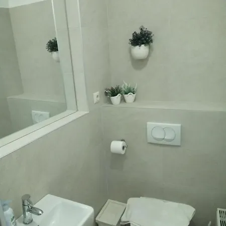 Penthouse Apartment With Private Parking Apartment *